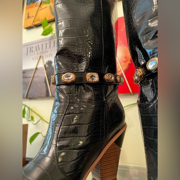 👢Sparkling Boot Bands, Adjustable Boot Bracelets, Women’s Fashion, Pair, Gold - Picture 4 of 14